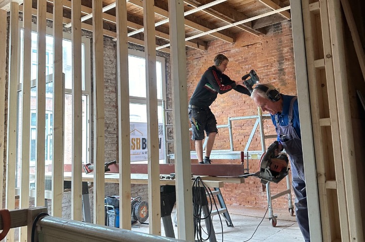 Ruwbouw tijdens een woningrenovatie in Den Haag